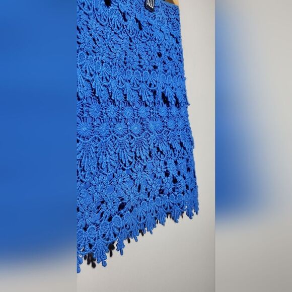Small Vibrant Blue Geometric Floral Pattern Crochet Lace Overlay Mini Skirt - Picture 7 of 9